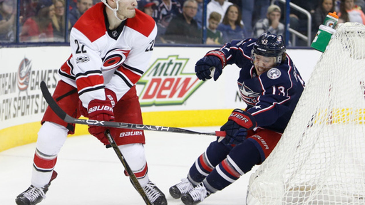 Hartnell snaps tie as Blue Jackets beat Carolina 3-2 (Jan 21, 2017)